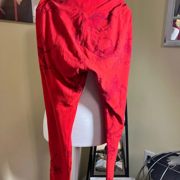 LuLaRoe LLR OS Leggings Red Holiday Deer Reindeer Caribou Vintage One Size. - Picture 6 of 9